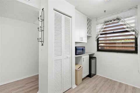 Condo in Bradenton, Florida, 2 bedrooms № 2214490 - photo 11