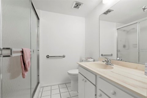 Condo in Bradenton, Florida, 2 bedrooms № 2214490 - photo 14