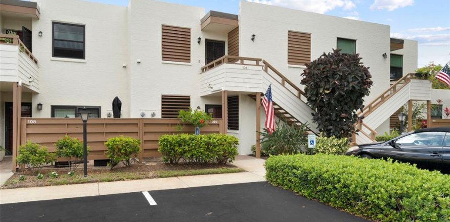 Condo in Bradenton, Florida, 2 bedrooms № 2214490