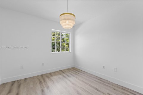 House in Miami, Florida 4 bedrooms, 236.9 sq.m. № 2401347 - photo 20