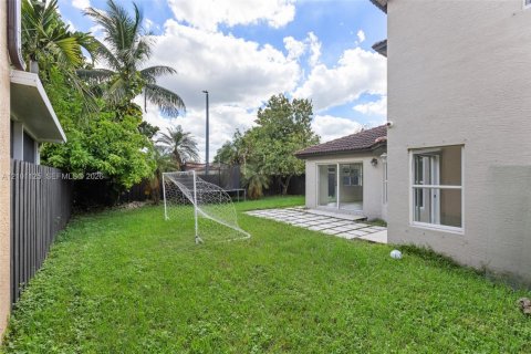 House in Miami, Florida 4 bedrooms, 236.9 sq.m. № 2401347 - photo 30