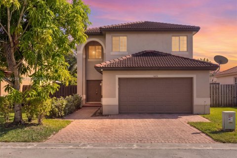 House in Miami, Florida 4 bedrooms, 236.9 sq.m. № 2401347