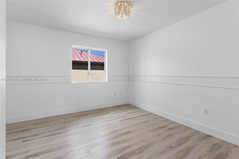 House in Miami, Florida 4 bedrooms, 236.9 sq.m. № 2401347 - photo 22