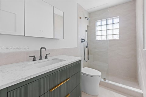 House in Miami, Florida 4 bedrooms, 236.9 sq.m. № 2401347 - photo 24