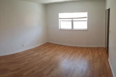 Condo in Lauderhill, Florida, 2 bedrooms  № 2242003 - photo 9