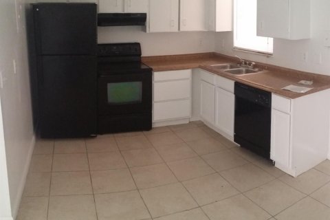 Condo in Lauderhill, Florida, 2 bedrooms  № 2242003 - photo 3