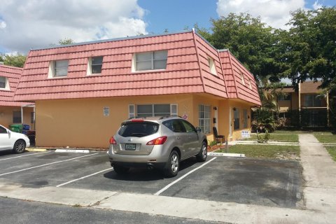 Condo in Lauderhill, Florida, 2 bedrooms № 2242003