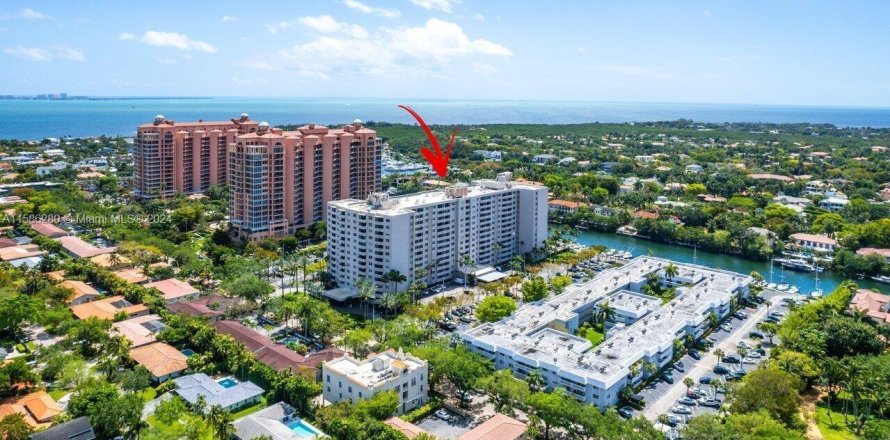 Land in Coral Gables, Florida № 1175271