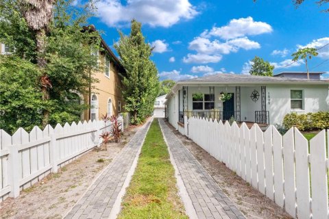 Casa en venta en Orlando, Florida, 4 dormitorios, 337.79 m2 № 2148019 - foto 3