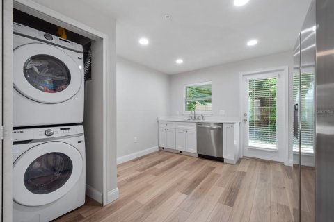 Casa en venta en Orlando, Florida, 4 dormitorios, 337.79 m2 № 2148019 - foto 26