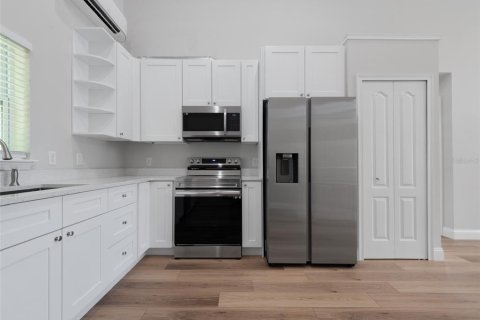 Casa en venta en Orlando, Florida, 4 dormitorios, 337.79 m2 № 2148019 - foto 23