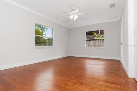 Casa en venta en Orlando, Florida, 4 dormitorios, 337.79 m2 № 2148019 - foto 13