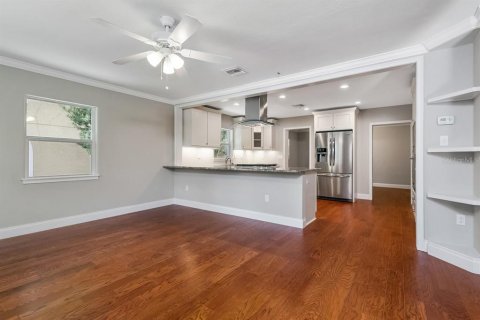 Casa en venta en Orlando, Florida, 4 dormitorios, 337.79 m2 № 2148019 - foto 7