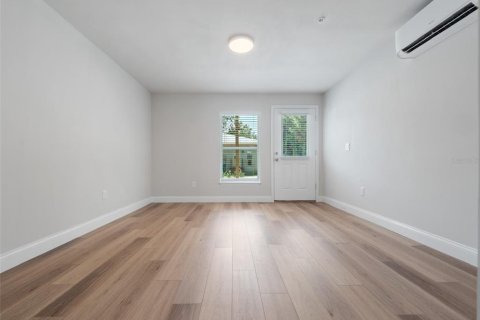 Casa en venta en Orlando, Florida, 4 dormitorios, 337.79 m2 № 2148019 - foto 21
