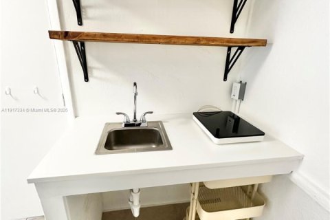 Commercial property in Miami, Florida 125.88 sq.m. № 1973493 - photo 17