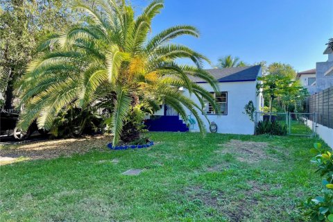 Commercial property in Miami, Florida 125.88 sq.m. № 1973493 - photo 1