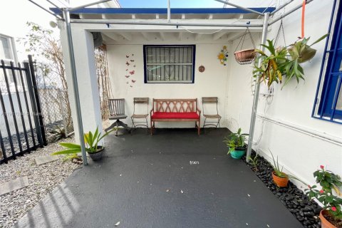 Commercial property in Miami, Florida 125.88 sq.m. № 1973493 - photo 2