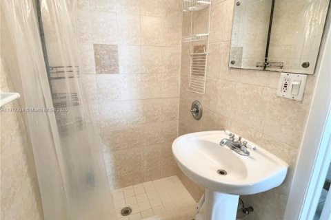 Commercial property in Miami, Florida 125.88 sq.m. № 1973493 - photo 10