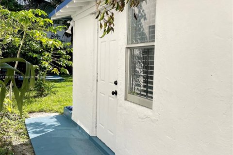 Commercial property in Miami, Florida 125.88 sq.m. № 1973493 - photo 5