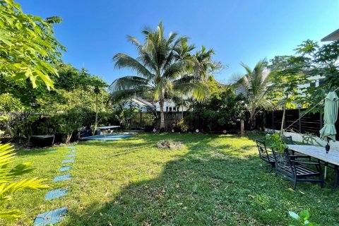 Commercial property in Miami, Florida 125.88 sq.m. № 1973493 - photo 4