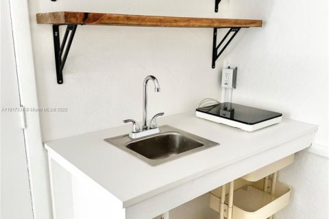 Commercial property in Miami, Florida 125.88 sq.m. № 1973493 - photo 14