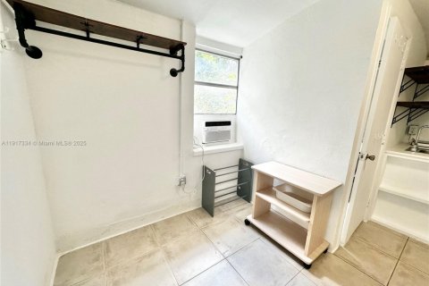 Commercial property in Miami, Florida 125.88 sq.m. № 1973493 - photo 16