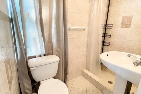 Commercial property in Miami, Florida 125.88 sq.m. № 1973493 - photo 9