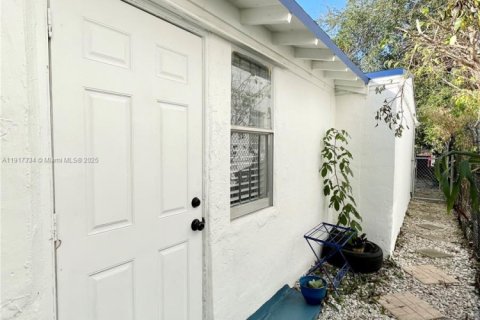 Commercial property in Miami, Florida 125.88 sq.m. № 1973493 - photo 18