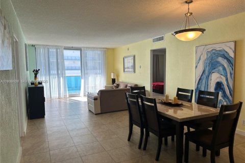 Copropriété à vendre à Hollywood, Floride: 2 chambres, 126.16 m2 № 1994609 - photo 18