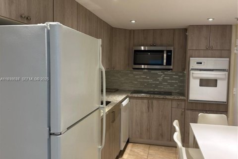 Copropriété à vendre à Hollywood, Floride: 2 chambres, 126.16 m2 № 1994609 - photo 15