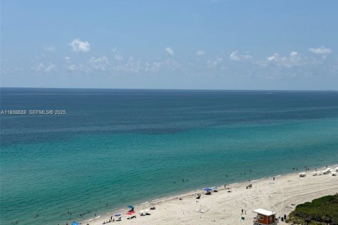 Copropriété à vendre à Hollywood, Floride: 2 chambres, 126.16 m2 № 1994609 - photo 2