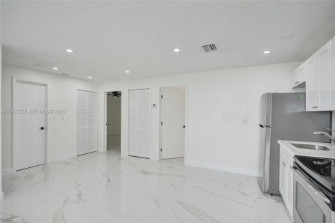 Купить коммерческую недвижимость в Уэст-Палм-Бич, Флорида 208.84м2, № 2056769 - фото 5