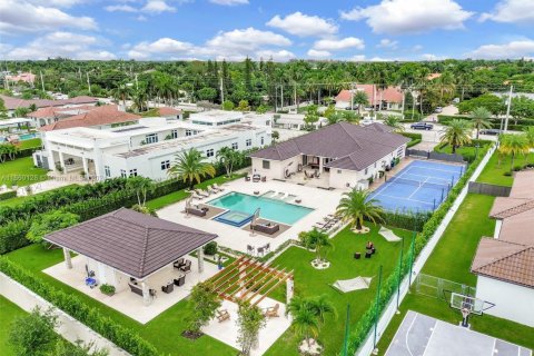 Villa ou maison à vendre à Miami, Floride: 5 chambres, 343.92 m2 № 1928309 - photo 12