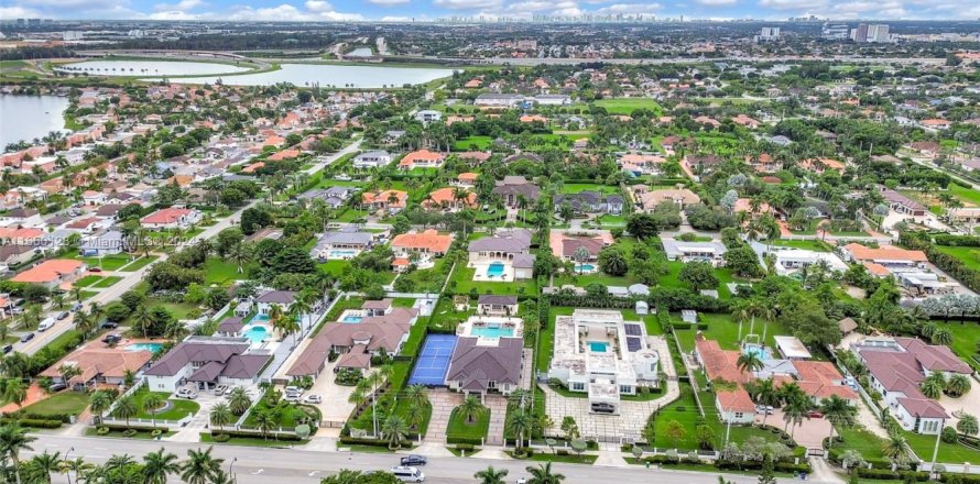 Villa ou maison à Miami, Floride 5 chambres, 343.92 m2 № 1928309