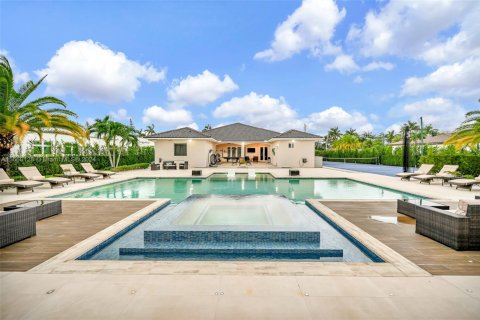 Villa ou maison à vendre à Miami, Floride: 5 chambres, 343.92 m2 № 1928309 - photo 25