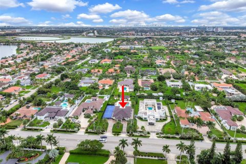 Villa ou maison à vendre à Miami, Floride: 5 chambres, 343.92 m2 № 1928309 - photo 2