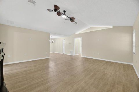 House in Dover, Florida 3 bedrooms, 142.7 sq.m. № 1870696 - photo 7