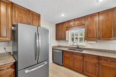 House in Dover, Florida 3 bedrooms, 142.7 sq.m. № 1870696 - photo 21