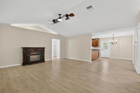 House in Dover, Florida 3 bedrooms, 142.7 sq.m. № 1870696 - photo 5