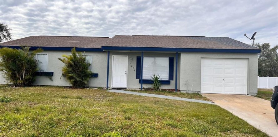 House in Port Charlotte, Florida 3 bedrooms, 109.25 sq.m. № 2206088