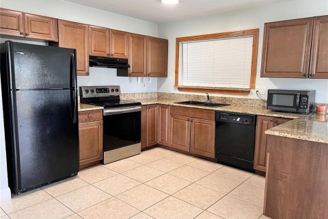 House in Port Charlotte, Florida 3 bedrooms, 109.25 sq.m. № 2206088 - photo 3