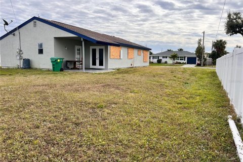 House in Port Charlotte, Florida 3 bedrooms, 109.25 sq.m. № 2206088 - photo 15