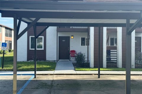 Condo in Zephyrhills, Florida, 2 bedrooms  № 2148549 - photo 2