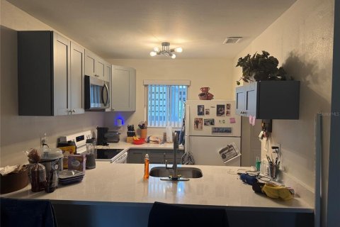 Condo in Zephyrhills, Florida, 2 bedrooms  № 2148549 - photo 5