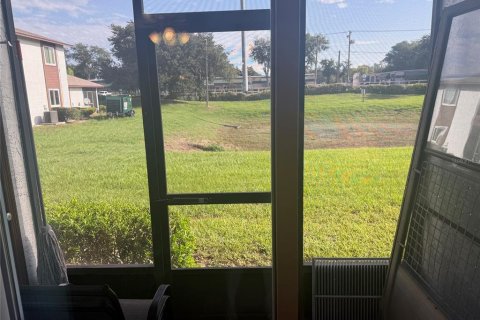 Condo in Zephyrhills, Florida, 2 bedrooms  № 2148549 - photo 19