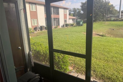Condo in Zephyrhills, Florida, 2 bedrooms  № 2148549 - photo 18