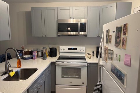 Condo in Zephyrhills, Florida, 2 bedrooms  № 2148549 - photo 4
