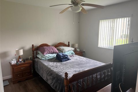 Condo in Zephyrhills, Florida, 2 bedrooms  № 2148549 - photo 8