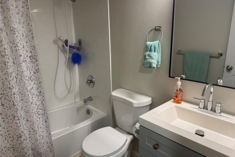 Condo in Zephyrhills, Florida, 2 bedrooms  № 2148549 - photo 16