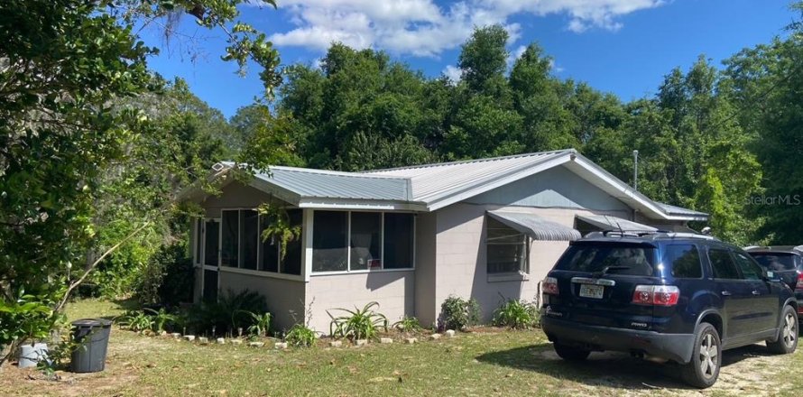 House in Interlachen, Florida 3 bedrooms, 99.31 sq.m. № 1657335